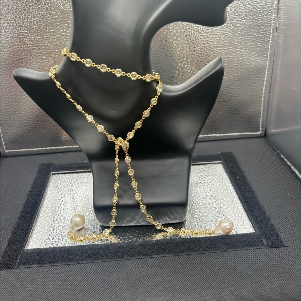 Elegant Large Gold and Two Baroque Peals Lariat Necklace. - Picture 5 of 7